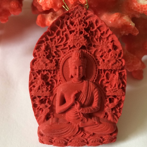 Vintage engraved Buddha cinnabar pendent - Picture 1 of 4